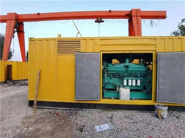 站前冬季低温环境下，500KW发电机组应该选择什么类型的启动电瓶？